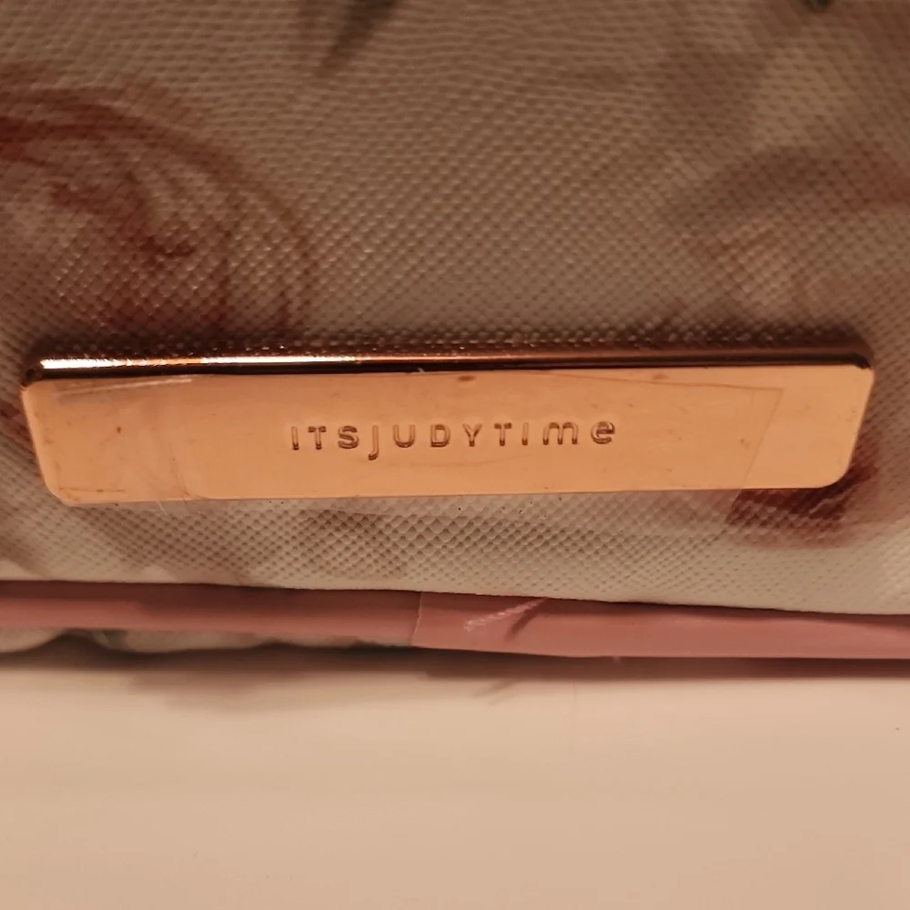 Its Judytime elegant floral